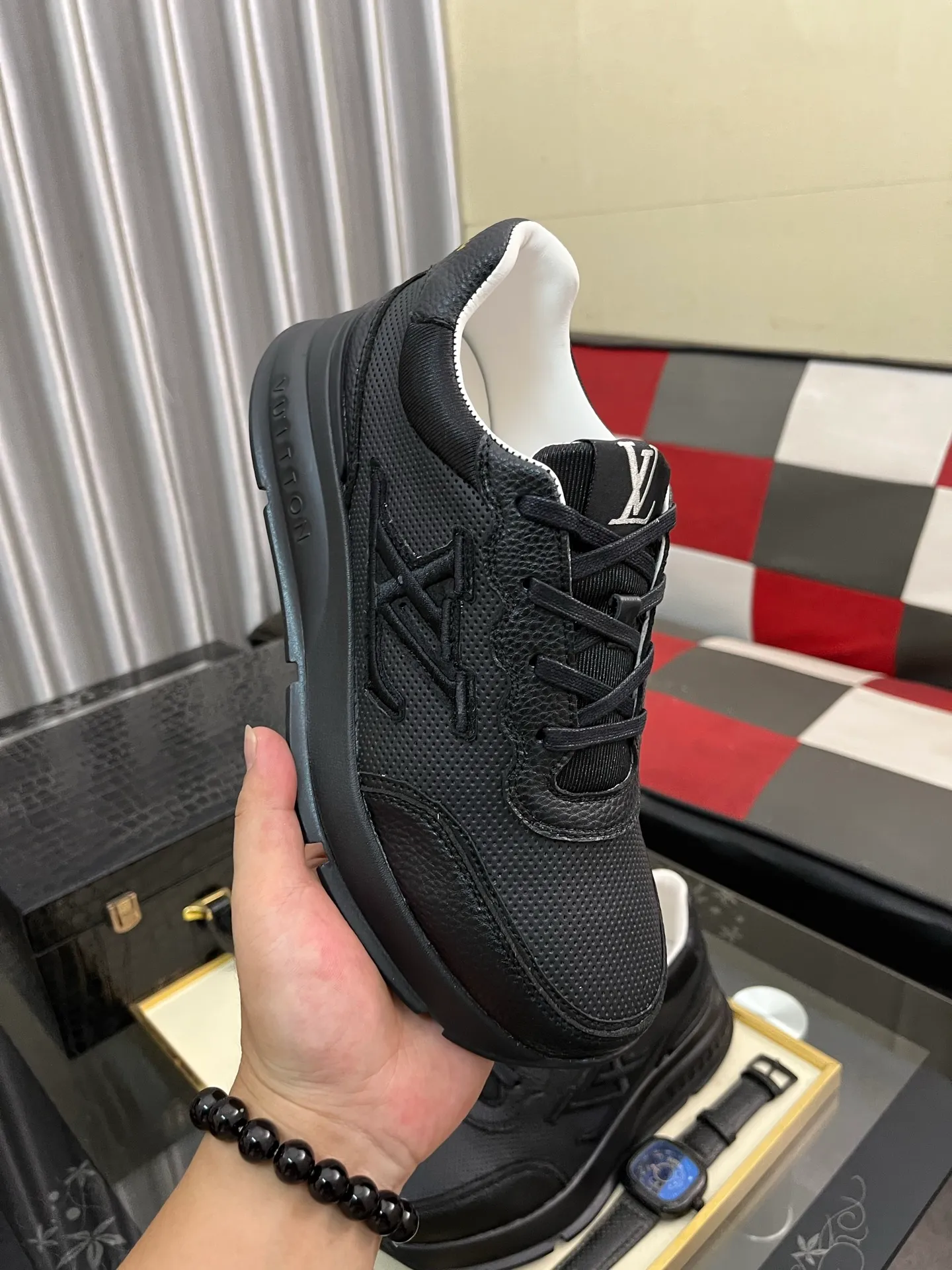 Men's shoes 💰440⌚️⌚️【LOUlS VUlTTON】Louis Vuitton ~ unique and casual style. LV counter purchasing 🏃casual shoes😍😍 are on sale at the men's counter at the same time. Italian imported brands select top-layer Italian cowhide. 🐑Sheepskin lining (refuses to discolor and rub feet) Sole: Original sole specially provided by the original factory 🎬Better in kind Code number: 38-446⃣️Color selection